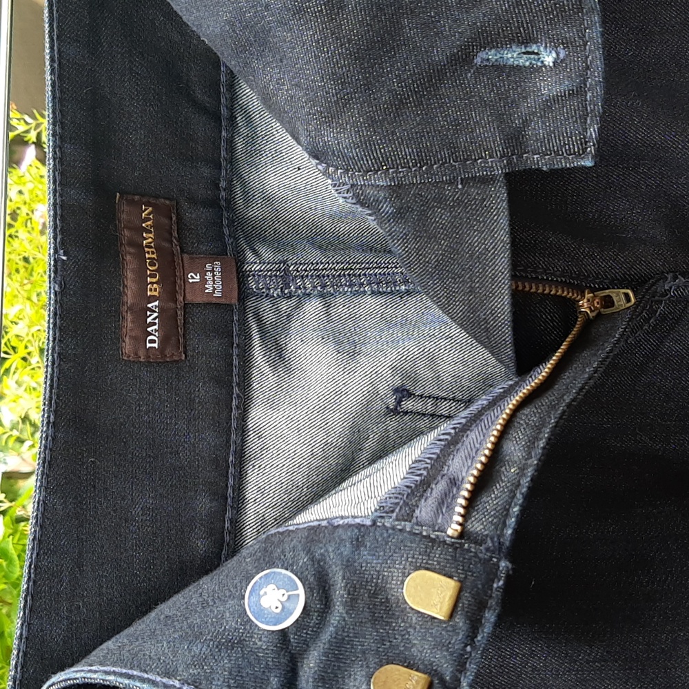 Dana Buchman Dark Wash Denim Skirt Sz 12 NWT - Picture 2 of 7